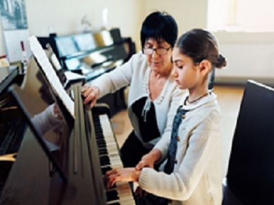Alasan Mengapa Anak Anda Harus Belajar Piano.1