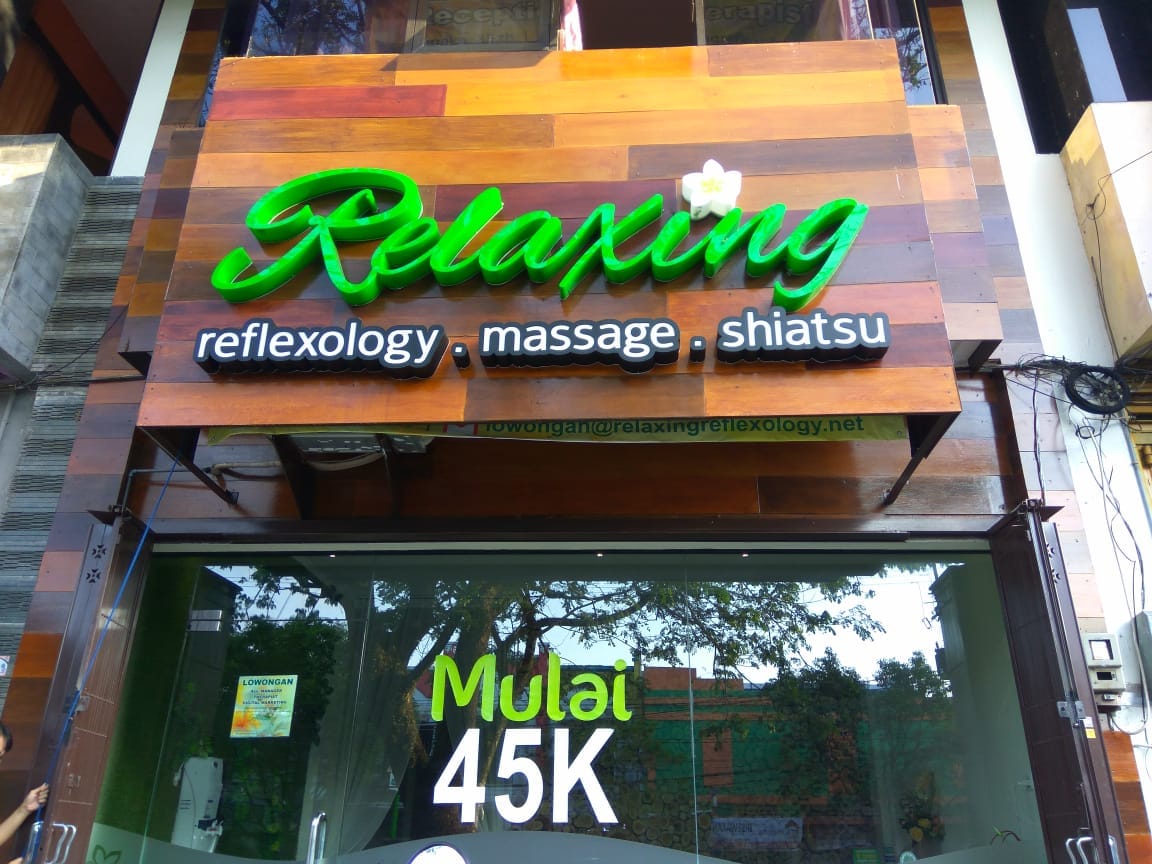 RELAXING Reflexology Massage Shiatsu